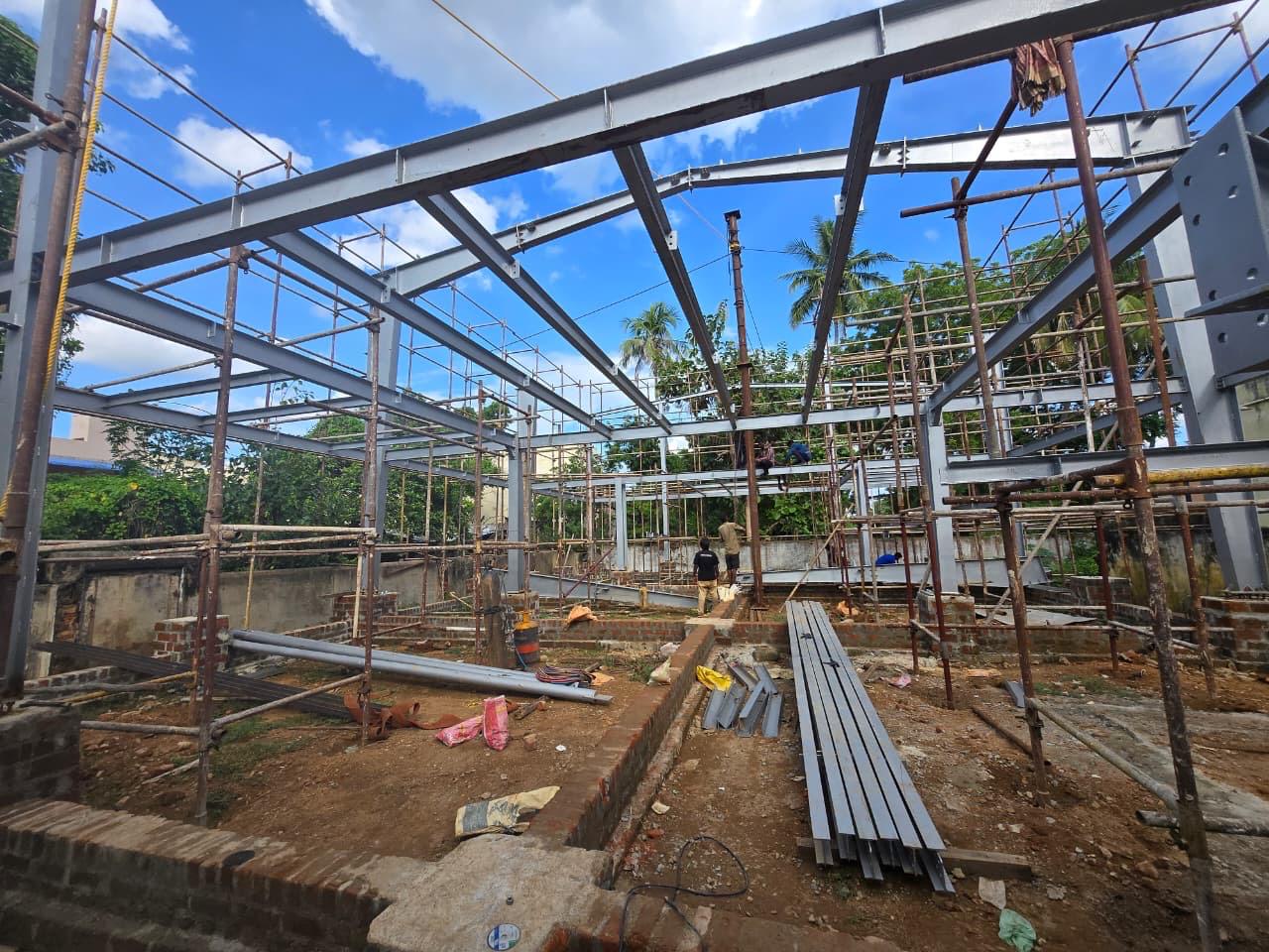 Center ridge roof truss alignment and insulation sheeting